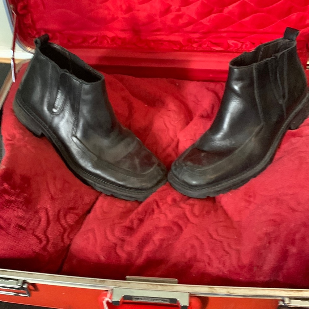 Kenneth Cole Reaction Mens boots. Used size 8.5. Great condition